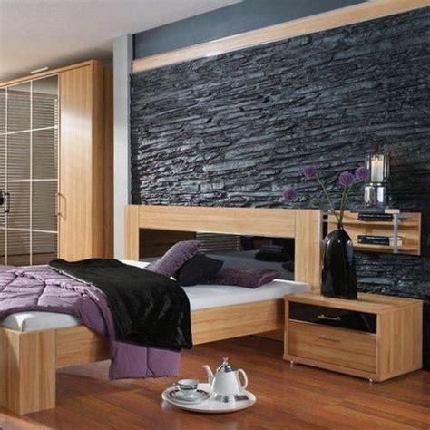 Nella scelta su come decorare la parete dietro il letto, una boiserie in legno grezzo e vissuto potrebbe interpretare il ruolo perfetto per incorniciare un letto in ferro battuto e conferire alla stanza un sapore. Decorare la parete dietro al letto! Ecco 20 idee creative ...