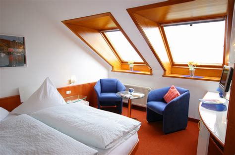 Hotel hanseat nickels miramar, helgoland, germany. Haus Nickels - Doppelzimmer, Seeblick (Mansarde) - Hotels ...