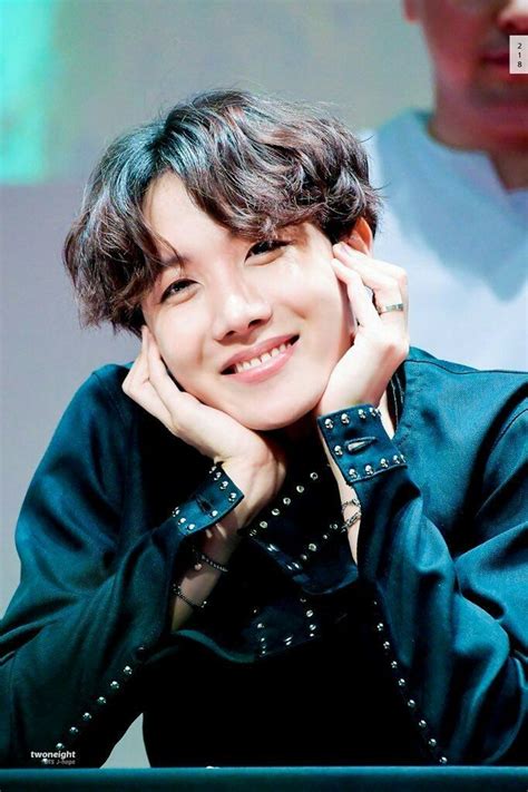 Maybe you would like to learn more about one of these? Pin de bts #A.R.MY em HOSEOK OPPA | Foto suga, J hope smile, Jung hoseok