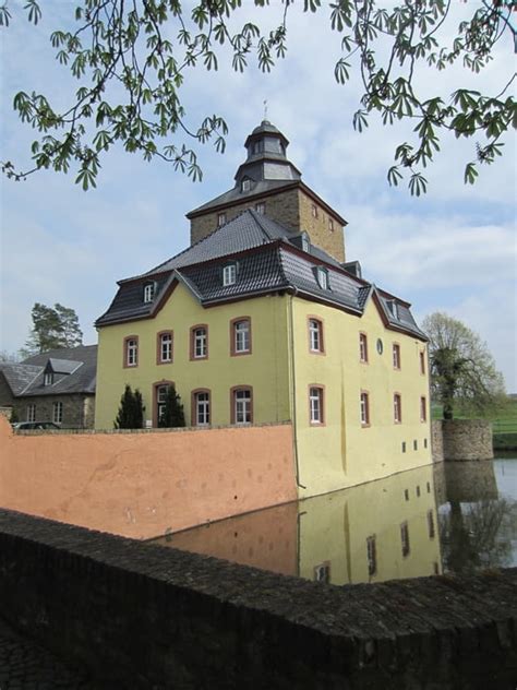 35 1915 veröffentlichte otto follmann mit abriss der geologie der eifel eine neue beschreibung zum damaligen wissensstand. Wandern: von Arloff entlang der Steinbachtalsperre (Tour ...