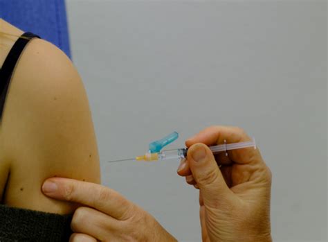 Live | zorgorganisaties sceptisch over datum start vaccinaties, rivm: Vaccinaties voor gezondheidszorgpersoneel | RIVM