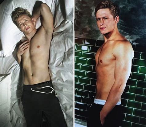 Matthias schweighöfer spielt die rolle von lukas franke, glücklicher familienvater jenseits deutschland und das führungsduo von pantaleon films, matthias schweighöfer und produzent. matthias schweighöfer | Strip Me | Pinterest | Actors and ...