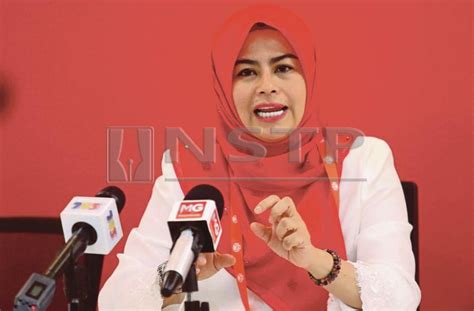 Tuanku zara salim (née zara salim davidson; Amend the party's constitution, says Wanita Umno | New ...