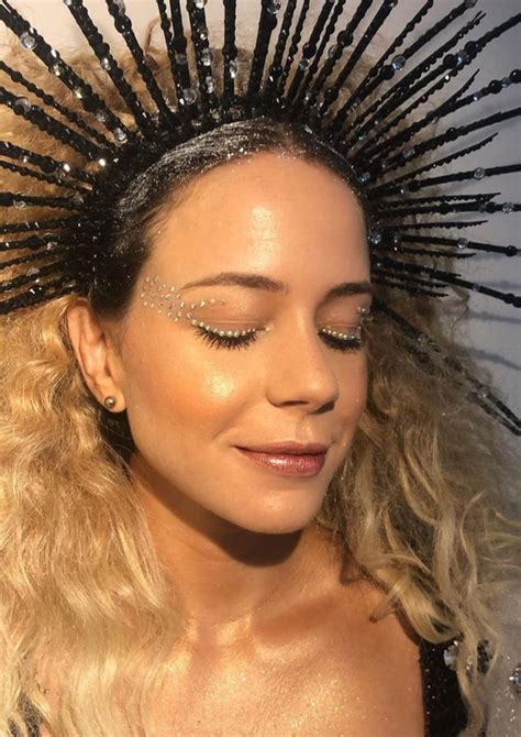 Andreia leal quer programa no porto canal. Carnaval fashionista: Leandra Leal surge em fantasia ...