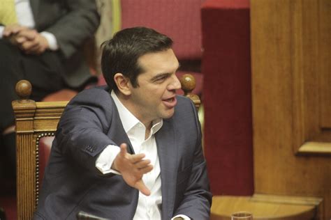 Για να είσαι πάντα μπροστά, ακολούθησε τον κόσμο του fthis.gr: Σε ποιόν κάνει τσαχπινιές ο Αλέξης Τσίπρας - ΦΩΤΟ