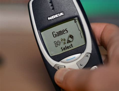 Nokia 3310, o telefone indestrutível. Nokia Tijolao Celular / Nokia Desfaz Suspense E Confirma ...