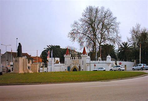 Portugal dos pequenitos is the little portugal area that features tiny versions of the country's most iconic landmarks. File:Portugal dos pequenitos (2).jpg - Wikimedia Commons