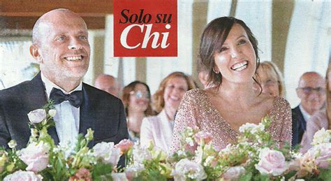 Nel giro di 6 minuti stuart e sua moglie adrian, sposati da oltre 51 anni, sono andati via mano nella mano, nella stessa stanza d'ospedale. Max Pezzali, nozze a 51 anni con Debora Pelamatti: «È la mia migliore amica»