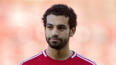 محمد صلاح غالي), parfois surnommé mo salah, né le à basyoun (dans le gouvernorat de gharbeya en égypte), est un footballeur international égyptien qui évolue au poste d'ailier droit au liverpool fc. صور محمد صلاح رمزيات وخلفيات Mohamed Salah - ميكساتك