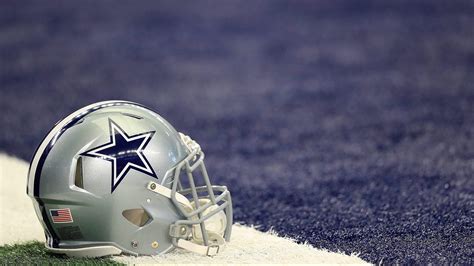 Get the latest dallas cowboys news, schedule, photos and rumors from cowboys wire, the best dallas cowboys blog available. Cowboys Camp: OT Mitch Hyatt Carted Off With Apparent ...