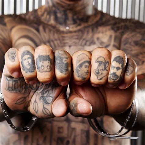 Thankfully, finger tattoos do come with more pros than cons. 30 Finger Tattoos that are Creative & Beautiful | Tattoodo