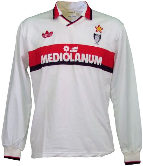 Il colore non dovrebbe essere il classico bianco, ma una combinazione di due colori definiti afterglow e tango red. AC MILAN away jersey 1989-1990 | Maglie, Maglia, Bianca