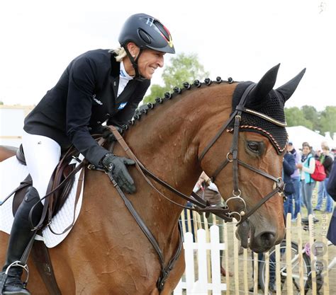 Ingrid klimke is a german eventing rider. Ingrid Klimke in drie disciplines aan start in Wiesbaden ...