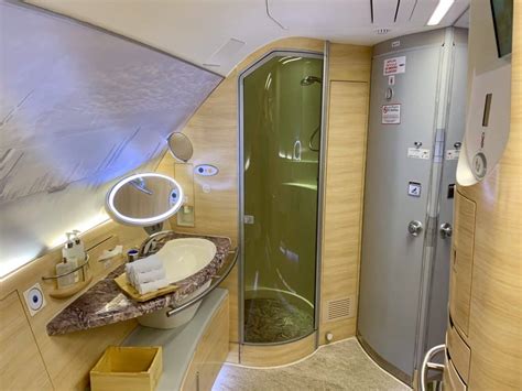 It definitely enhanced my mood when i walked around the cabin. Review: Emirates First Class im A380 (NRT - DXB ...