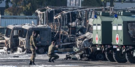 Panzerwagen gepanzerte fahrzeuge nutzfahrzeuge bundeswehr coole autos sportwagen flugzeug oldtimer apokalypse. 18 Bundeswehr-Fahrzeuge abgefackelt: Polizei geht von ...