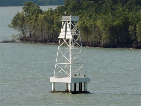 Nu i januari är dagstemperaturerna runt 32 grader i pulau che mat zin med nattemperaturer på cirka 24 grader. Lighthouses of Malaysia: West Malaysia South Coast