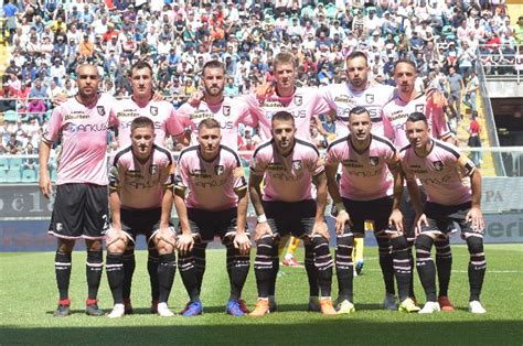 Nickname(s), i rosanero (the pink and blacks) le aquile (the eagles). Palermo Calcio, arrestati gli ex proprietari per una ...