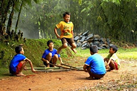 Pada saat pelaksanaan pemberian ganti kerugian dan pelepasan hak telah dilaksanakan atau pemberian ganti kerugian sudah dititipkan di pengadilan. Karakter Positif Masa Kecil Yang Layak Diperjuangkan ...