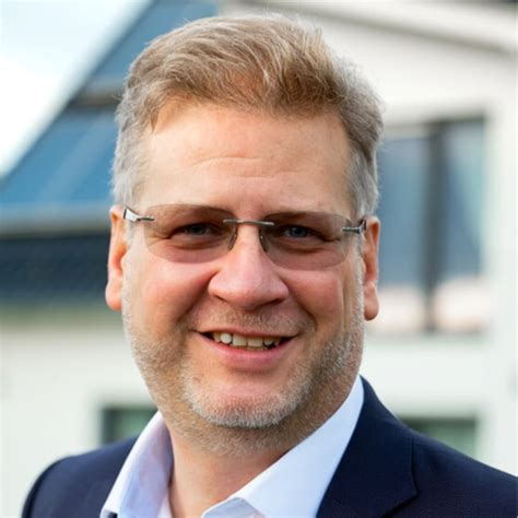 Erledigen sie ihre täglichen bankgeschäfte flexibel und bequem mit dem onlinebanking der deutschen bank. Martin Lewald - Senior Spezialist Kommunikation - Postbank ...