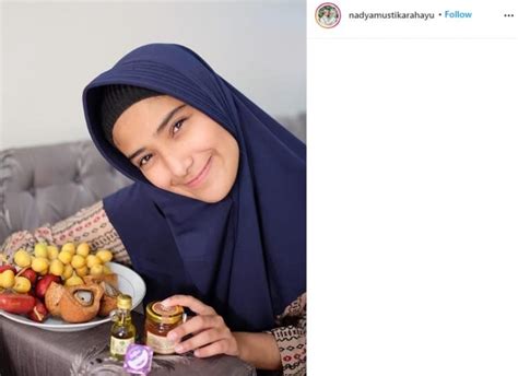 Namun, saat itu nadya masih enggan mengkonfirmasi tudingan tersebut. Kini Jadi Selebgram Banjir Endorse, 5 Gaya Baru Istri ...