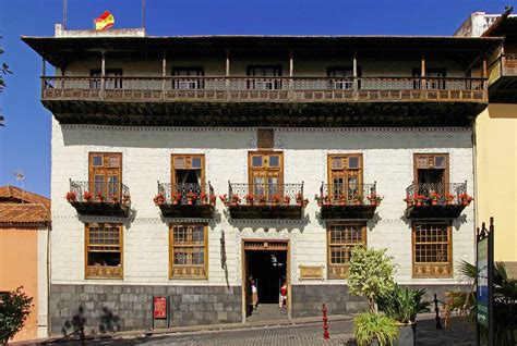 Puerto de la cruz bus station. La Casa de Los Balcones | Información Turística Tenerife