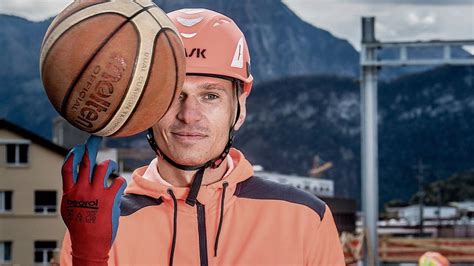 Von handwerkern hart abgefickt 6 min. Handwerker und Basketballer: Laurynas Samenas von Swiss ...