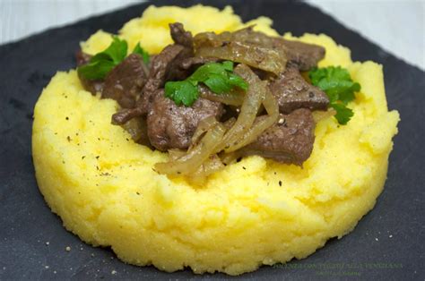 Eliminate il becco tra i tentacoli e la sacca degli organi; POLENTA CON FEGATO ALLA VENEZIANA - Ricotta & Grano Blog