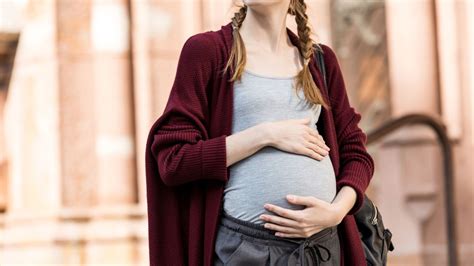 Erwachsene und kinder ab 13 jahren: Ab wann wächst der Babybauch? | Eltern.de