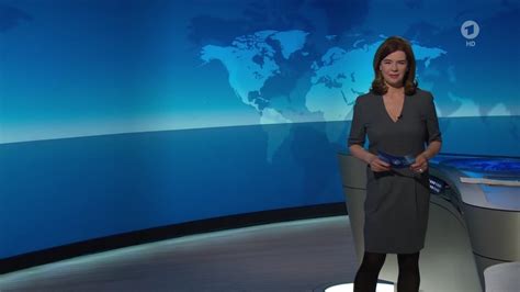 Es vergingen ein paar sekunden, ehe susanne daubner bemerkte, dass sie außerhalb des studios offenbar nicht zu hören war. Susanne Daubner @ "Tagesschau" am 04.05.2017 - Bilder bei ...