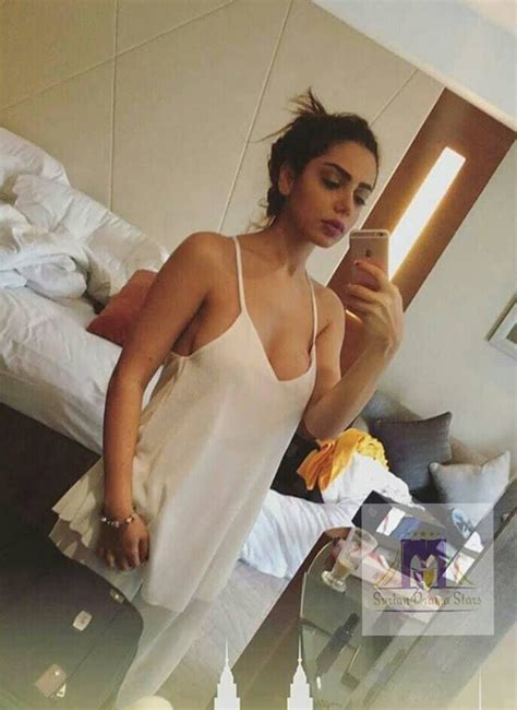 موقع شوف لايف shooflive مشاهدة وتحميل الافلام اون لاين وجديد حلقات المسلسلات التركية والاجنبية والانمي بجودات عالية وحصرية لمتابعينا. نجمة باب الحارة الجديدة تنشر صورا تكشف عن جسدها! | البوابة