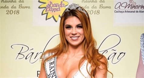 Jornalista em fim de feira. Esposa de Dennis DJ é a nova rainha de bateria de escola ...