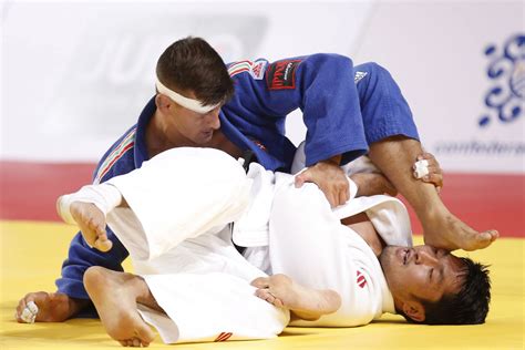 Ungvári dokuz yaşında judoyu devraldı ve ekim 2009'da avrupa judo federasyonu tarafından haftanın judokası seçildi. Még nem kongatják a vészharangot a dzsúdósok