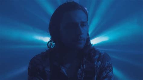 Для просмотра онлайн кликните на видео ⤵. Videoclip: Dimitri's Bats - Dancing and Falling