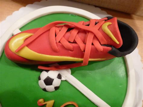 Der mit abstand schokoladigste kuchen der welt. Nike-Fußballschuh-Torte