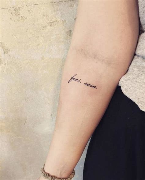 Chẳng là một nam thanh niên cũng yêu thích tatoo nên ra tiệm tậu hẳn cho mình một hình xăm lên cánh tay. Cách Xăm Chữ / 999 Hinh XÄƒm Chá»¯ Nghá»‡ Thuáº­t Nhá» Ä ...