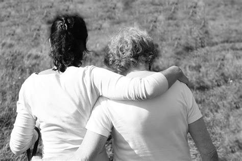 It's instinctual to want to ease their pain and sorrow and offer them comfort. Best Ways to Help a Grieving Friend
