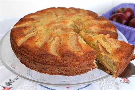 Torta di mele e noci al latte caldo. Ricetta torta di mele - Misya.info