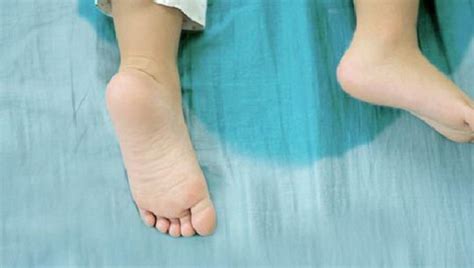 Se vi chiedete come pulire il materasso senza spendere una fortuna e senza troppi sforzi, basterà seguire i consigli dei vecchi rimedi casalinghi. Come pulire il materasso dalla pipì ed eliminare la puzza ...