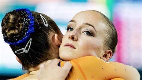 Wevers behaalde een totaal van 52,033 punten. Sanne Wevers vergeet flikflak en mist WK-finale ...