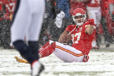 The snow started falling in denver around 12:30 a.m. PHOTOS: Chiefs romp Broncos at snow-covered Arrowhead