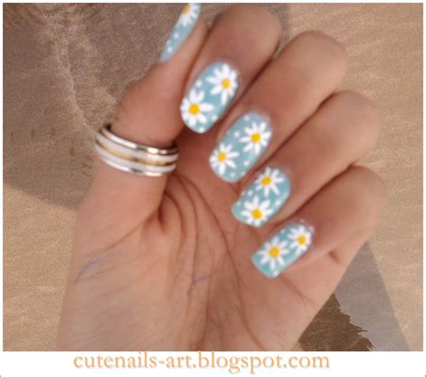 As the leaves begin to change its color to red, brown, and yellow, it's nice to sport something with a pop anyway, i love the warm colors of the flowers and the leaves during this season and i find it cute to see it being replicated on our nails. cutenails-art: spring nails art : Daisy flowers