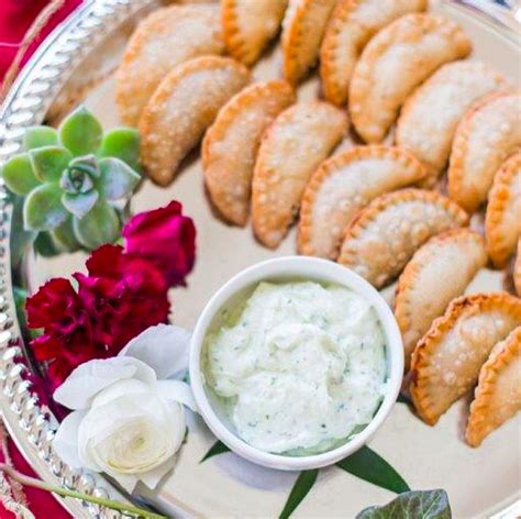 Consider heavy horderves instead of a heavy meal. 27 Wedding Hors d'Oeuvres to Rock Cocktail Hour | Wedding ...