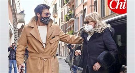 Gazetemag #magazin #canyaman ünlü oyuncu can yaman i̇talya seyahatinin ardından yurda geri döndü. Ofelia Castorina, mamma Diletta Leotta/ Furiosa dopo foto ...