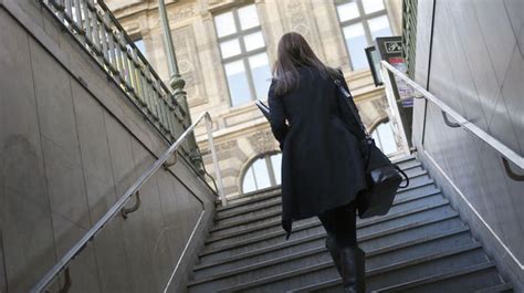 Nobody knew where they came from, nor did anybody care. Agressée sexuellement dans le métro, elle est accusée "de l'avoir bien cherché" - L'Express