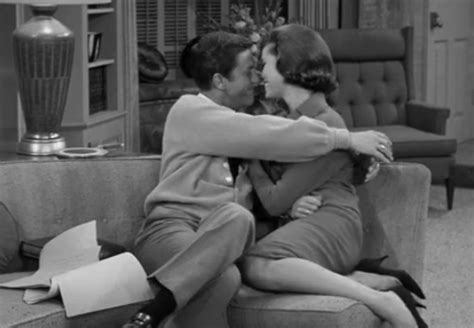 Listen and answer the questions. Rob and Laura Petrie - cutest TV couple ever | Laura ...
