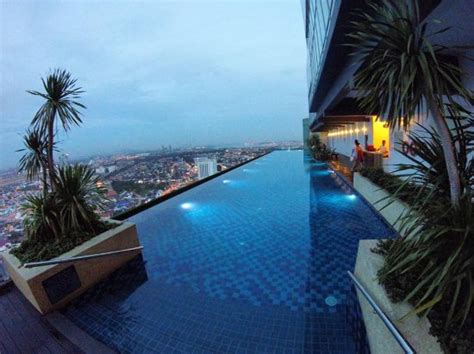 Find cheap or luxury self catering accommodation. Holiday Villa Johor Bahru City Centre, Public infinity ...