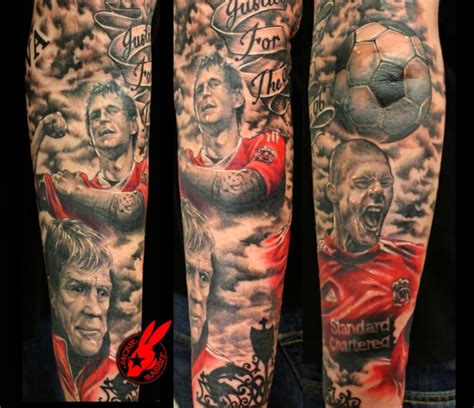 Hier zeigen wir euch fussballtattoos aller vereine.bitte unterlasst es andere vereine zu beleidigen und erfreut euch an den. Fussball Tattoos - Sport Tattoovorlagen und Ideen