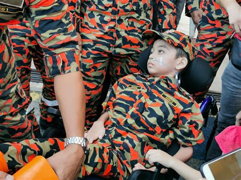 Apabila anak anda sendiri atau seseorang yang anda sayangi didiagnosis dengan kanser, adalah berguna untuk mengetahui apa yang diharapkan semasa proses ini sukar dan mencuba. VIDEO Bomba Tunaikan Impian Terakhir Kanak-Kanak ...