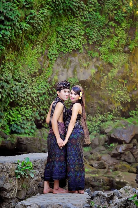 Setiap hari minggu siang, desa adat pampang menampilkan pentas seni. Budaya Bali : foto pre wedding indoor & outdoor di Bali