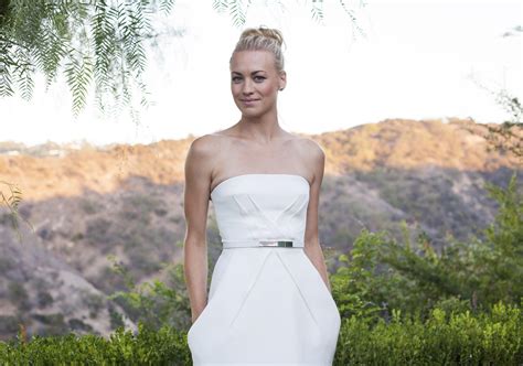 Yvonne strahovski made an appearance on late night with seth meyers on tuesday (august 13) yvonne strahovski also talked about wearing a prosthetic pinkie on the handmaid's tale , and her. #2893131 yvonne strahovski dress face blonde wallpaper and ...